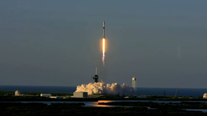 स्पेसएक्स ने 2022 के पहले मिशन के दौरान 49 नए स्टारलिंक उपग्रह लॉन्च किए
